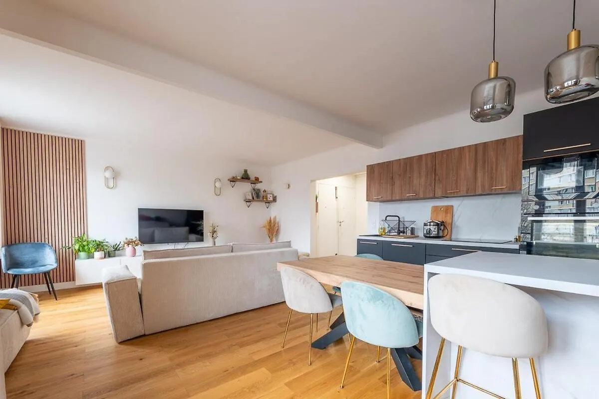 Spacious Apartment With Balcon Paris 11Th Arr 0*,  Francia